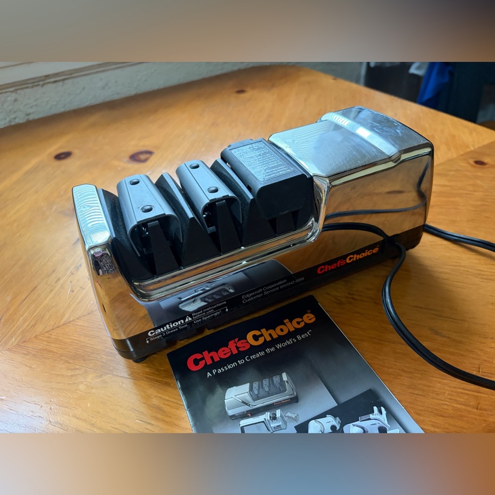 Chef'sChoice Chrome Electric Knife Sharpener with Black Slots